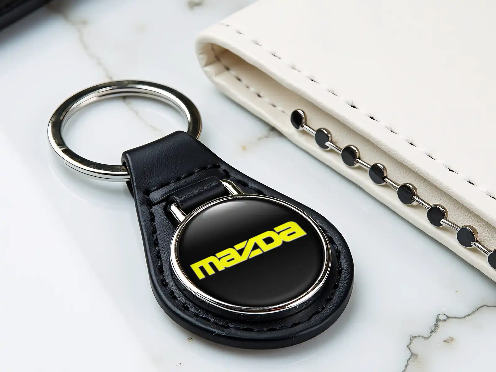 Mazda Cadenas para Mujeres Estilo Firme Carrera
